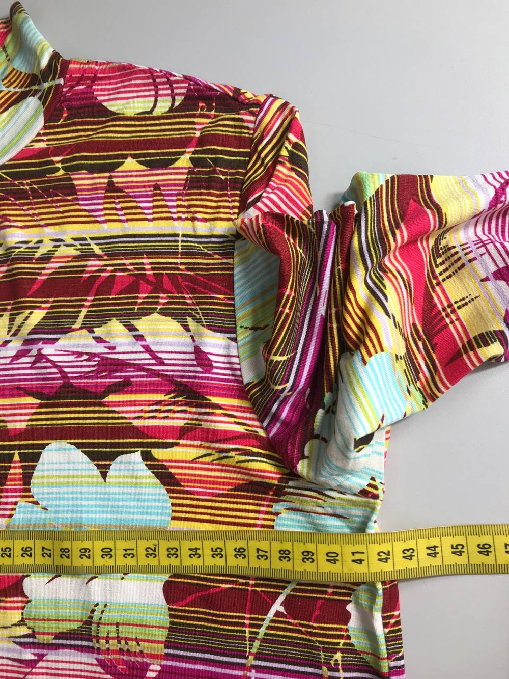 Водолазка с ярким принтом, визуально 44 размер