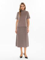 Женский джемпер коричневый с коротким рукавом и воротником-стойкой