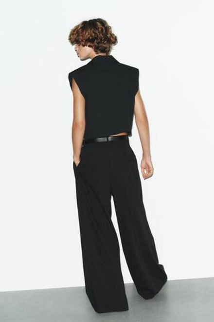 ZARA УКОРОЧЕННЫЙ ЖИЛЕТ С ЛАЦКАНАМИ, ЧЕРНЫЙ