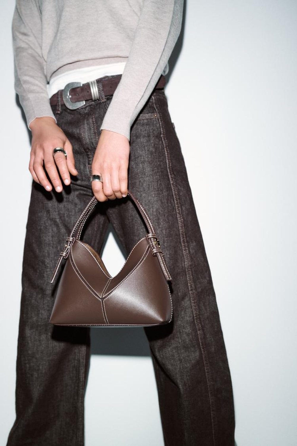 ZARA МИНИ-СУМКА-МЕШОК С ДЕКОРАТИВНОЙ СТРОЧКОЙ, ШОКОЛАДНЫЙ