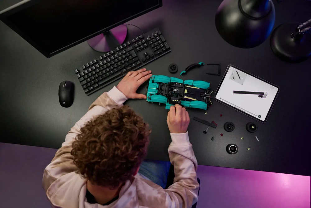 Конструктор LEGO Technic 42208 Aston Martin Valkyrie