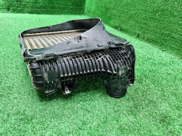 Интеркулер правый Porsche Macan 95b (2014-н.в.)