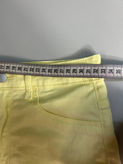 Шорты солнечного цвета, маркировка 34, визуально на 40 размер