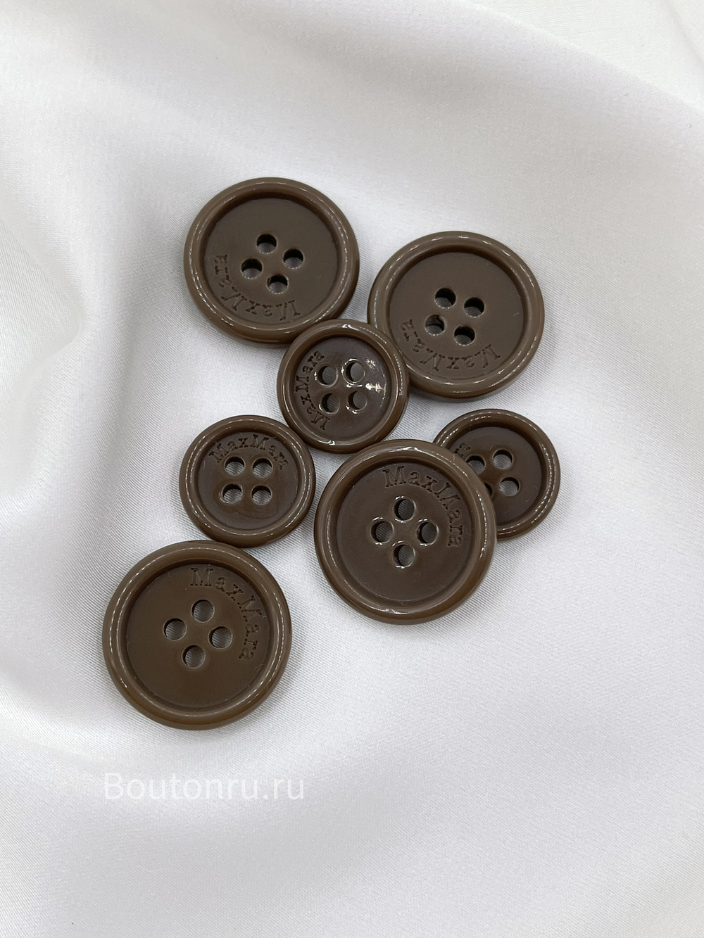 Пуговицы МаксМ на прокол коричневые