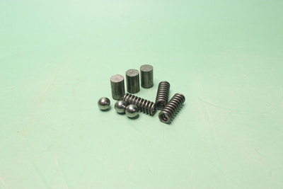 Фиксатор КПП ГАЗ-3309,33104 (3поз./9дет.) пружина,заглушка,шарик