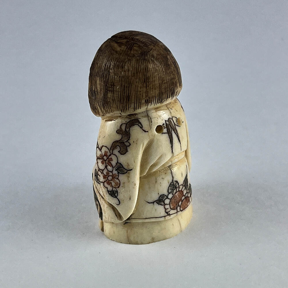 Статуэтка нэцкэ Гейша с корзиной волшебных цветов