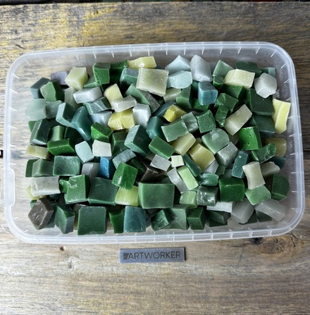 Смальта колотая разноформатная зеленых оттенков, 1.3 кг