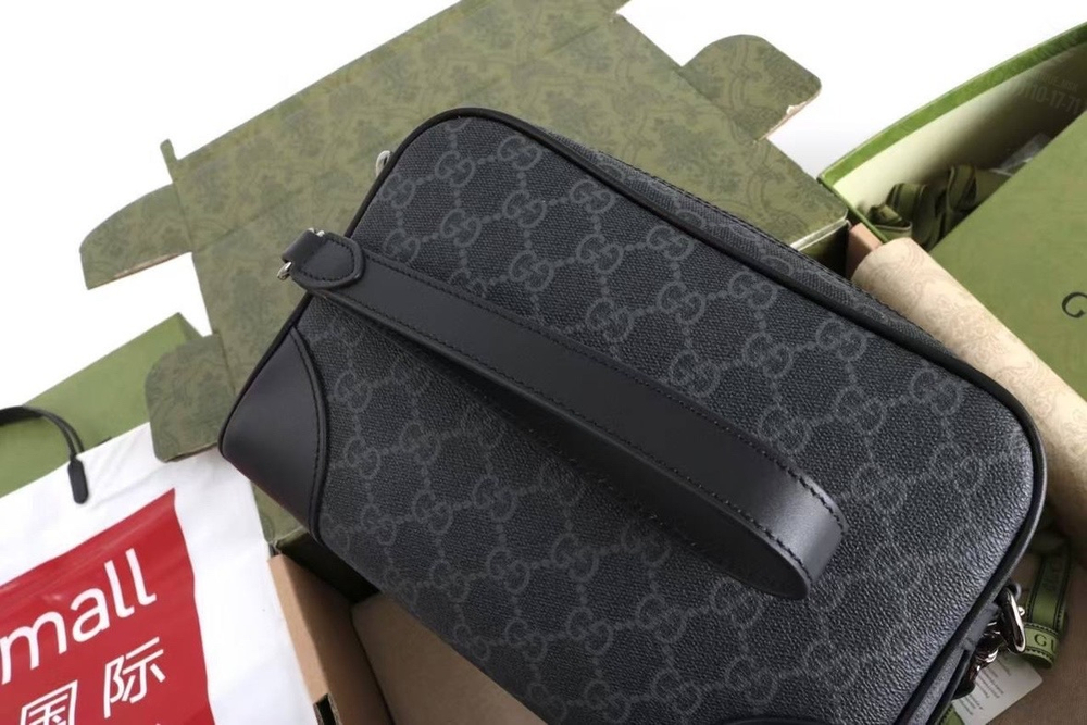 Мессенджер-Сумка через плечо Gucci Small Emblem