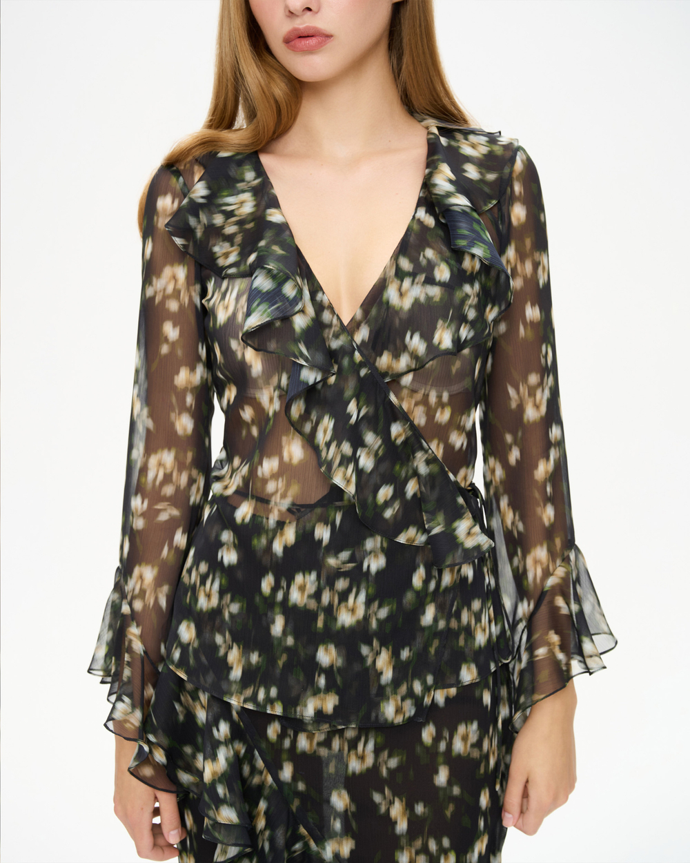 Блуза из принтованного шифона с воланами и завязками