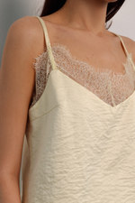 Комплект бельевой с кружевом лимонный