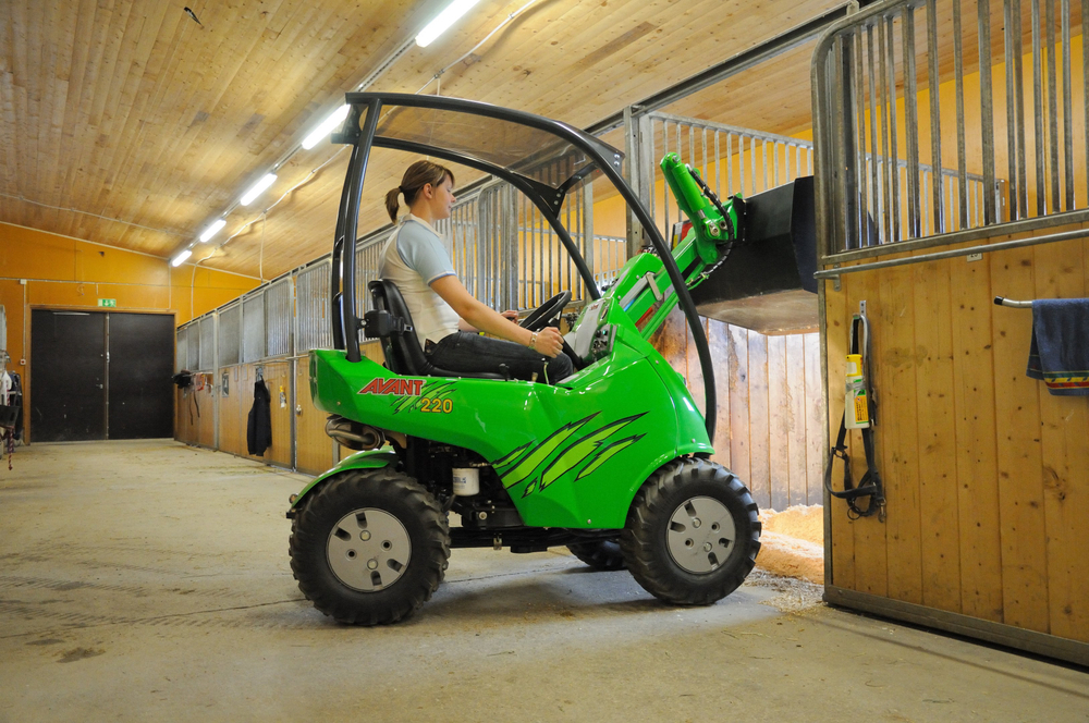 AVANT 200 — КОМПАКТНЫЙ МИНИ-ПОГРУЗЧИК