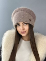 Шапка зимняя вязаная из ангоры тёплая объёмная с брошью