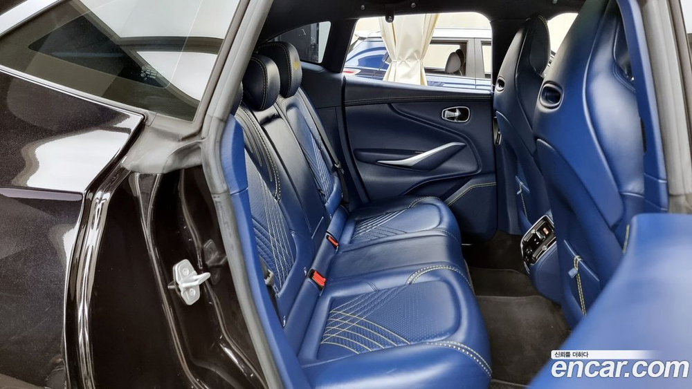 Aston Martin DBX 4.0 V8 (07.2021)