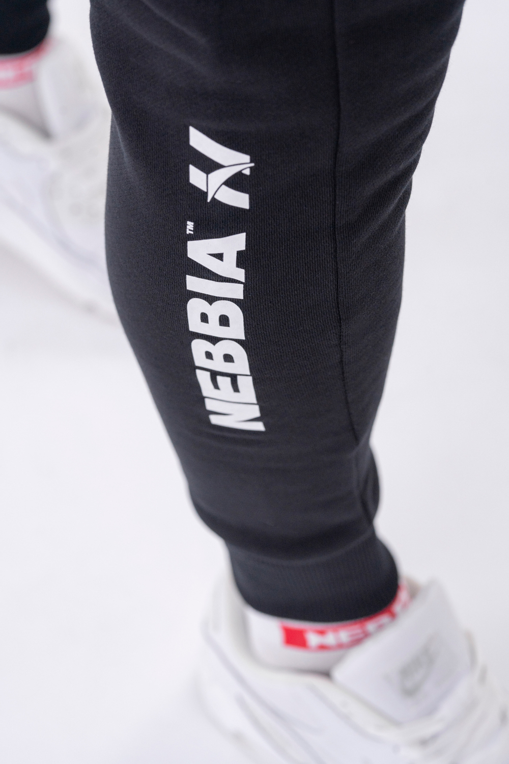 Мужские брюки Nebbia Slim sweatpants with zip pockets “Re-gain” 320 Black