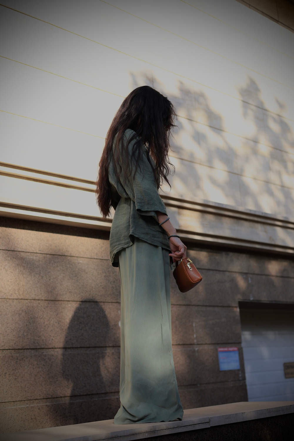 свободные брюки на резинке