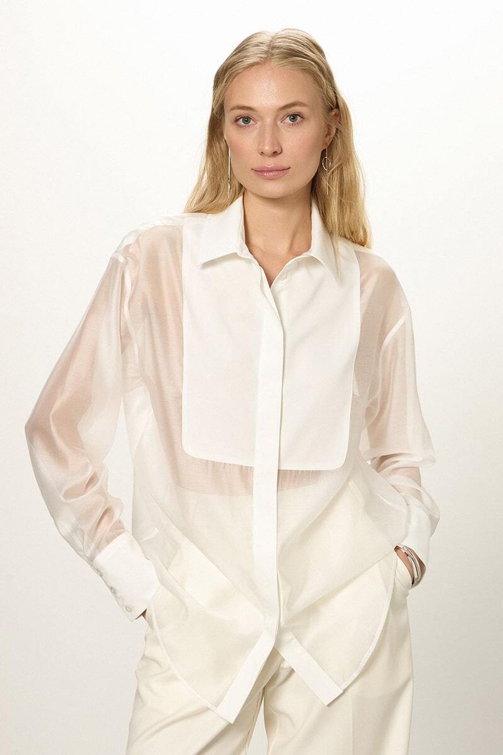 Рубашка Хельсинки с МАНИШКОЙ белый шифон