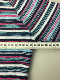 Свитер в узкую полоску 40 размер