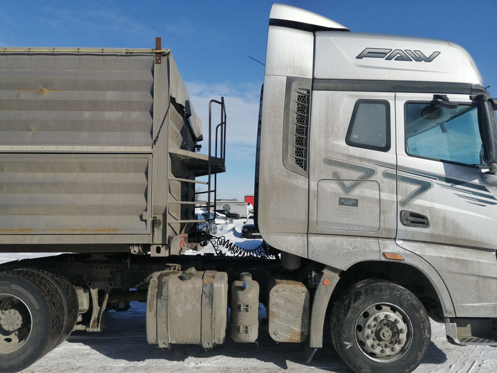 FAW J7 4x2 Седельный тягач CA4180P77K25E5 (Дизельный, 12,5 л, 553 л.с., АТ)