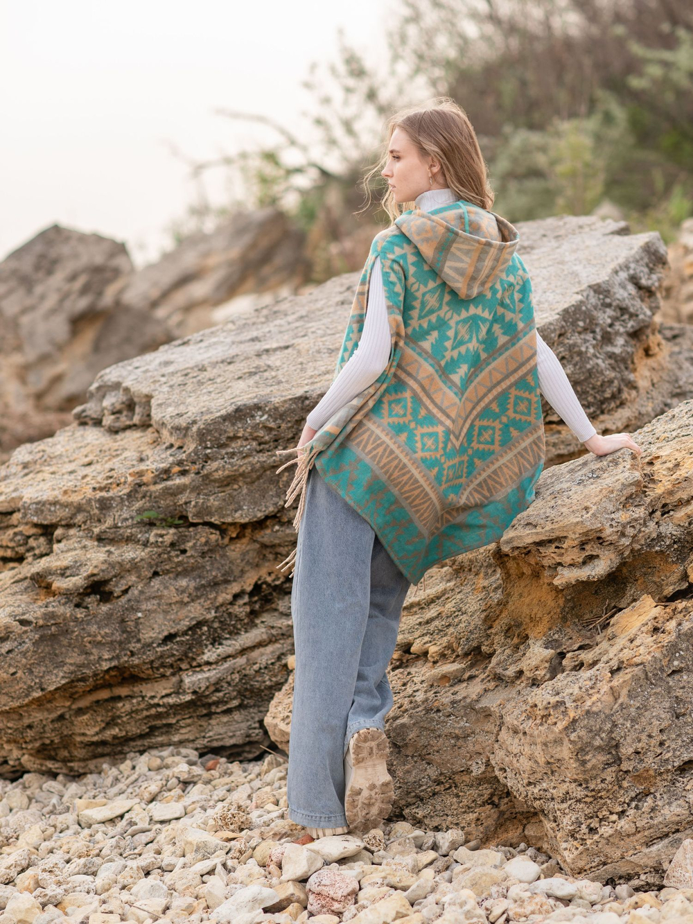 Пончо женское шерстяное с орнаментом