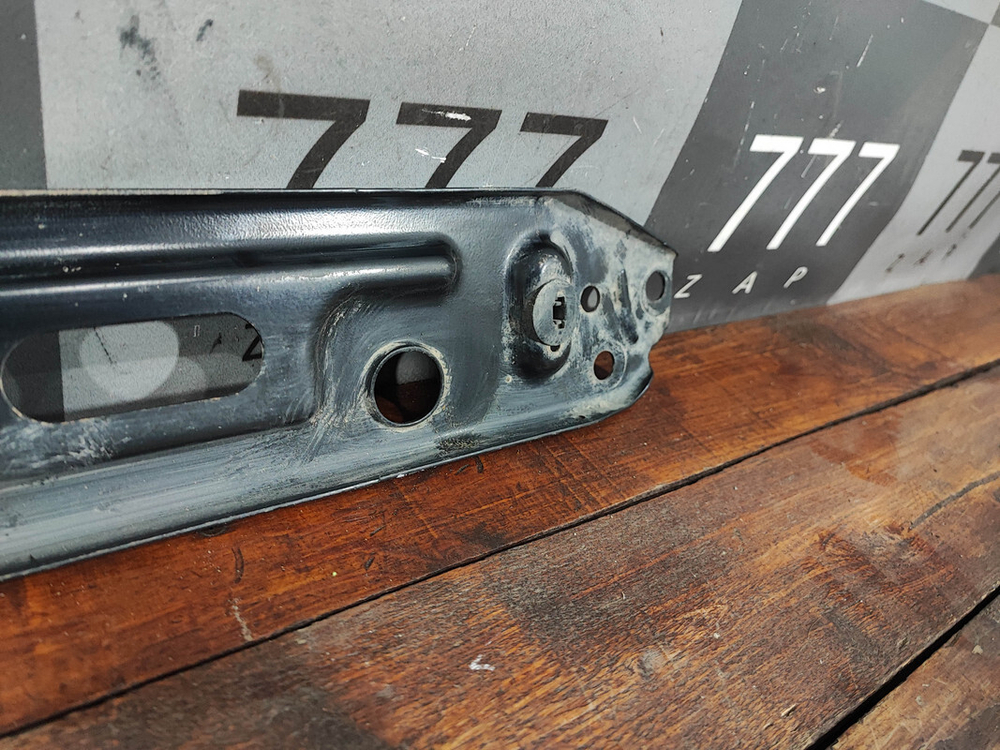 Кронштейн радиатора Volvo XC60 1  Б/У Оригинал 31368100