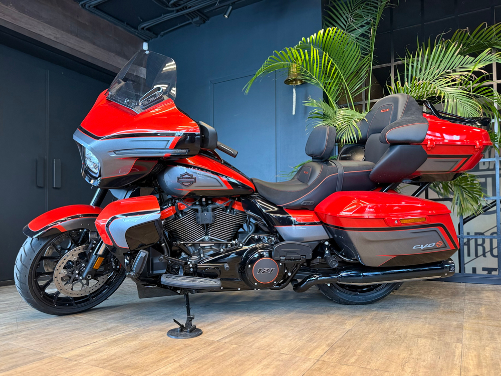 CVO Street Glide Limited "Citrus Heat CVO Tri-Tone" (2026)