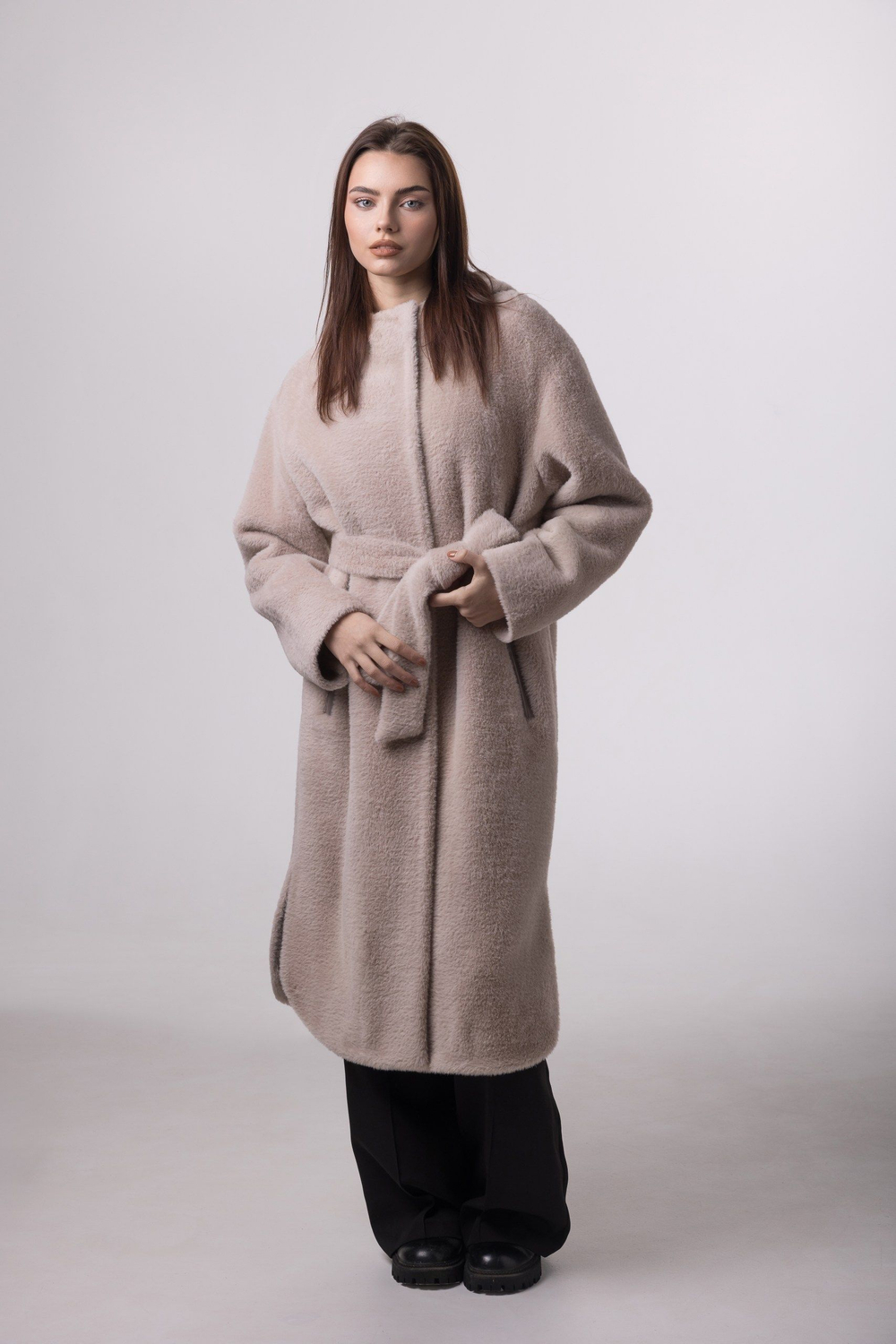 Пальто с капюшоном утепленное