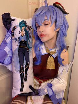 Мини дакимакура Кэйа из Геншин Импакт | Genshin Impact арт. M0931, 60х20 см