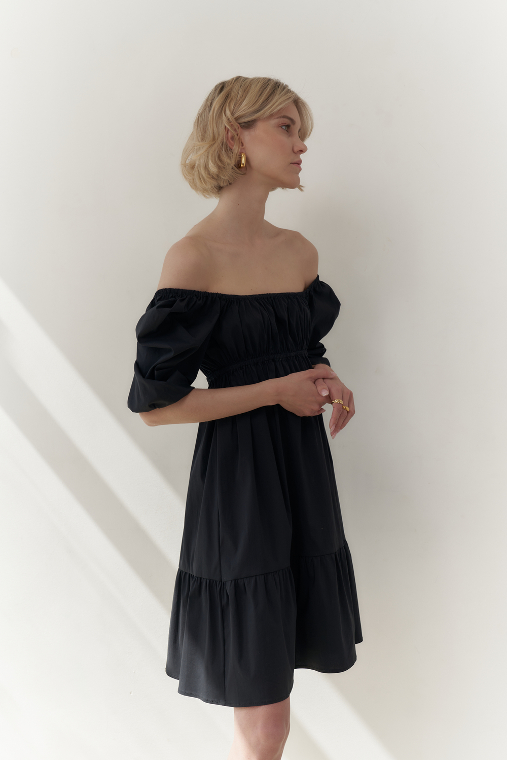 Платье мини с рукавом фонарик