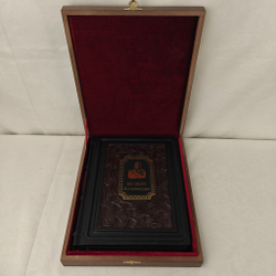 Книга в переплёте из натуральной кожи "Великие полководцы" в футляре