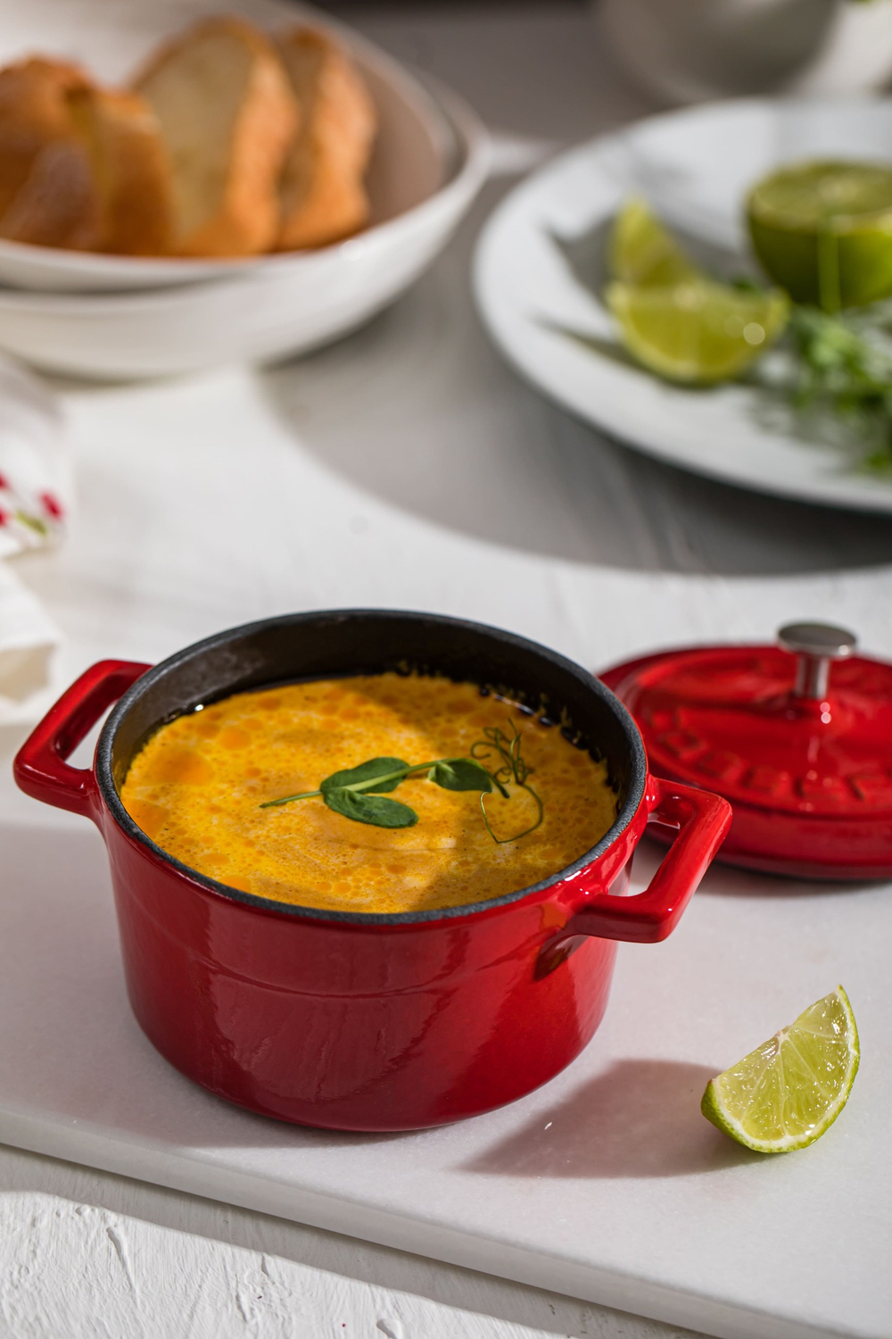 Кокотница с крышкой LAVA d10см 350мл красная