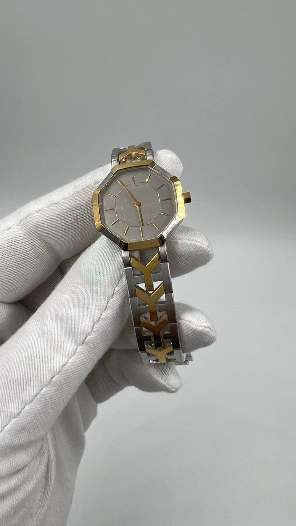 Часы Yves Saint Laurent