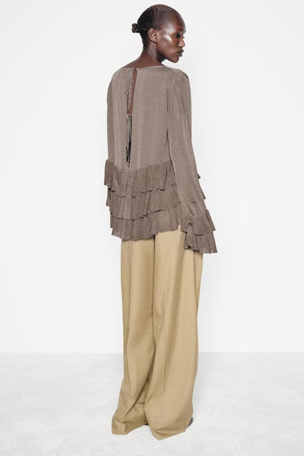 ZARA СВИТЕР ИЗ ТОНКОГО ТРИКОТАЖА С ВОЛАНАМИ, АНТРАЦИТОВО-СЕРЫЙ