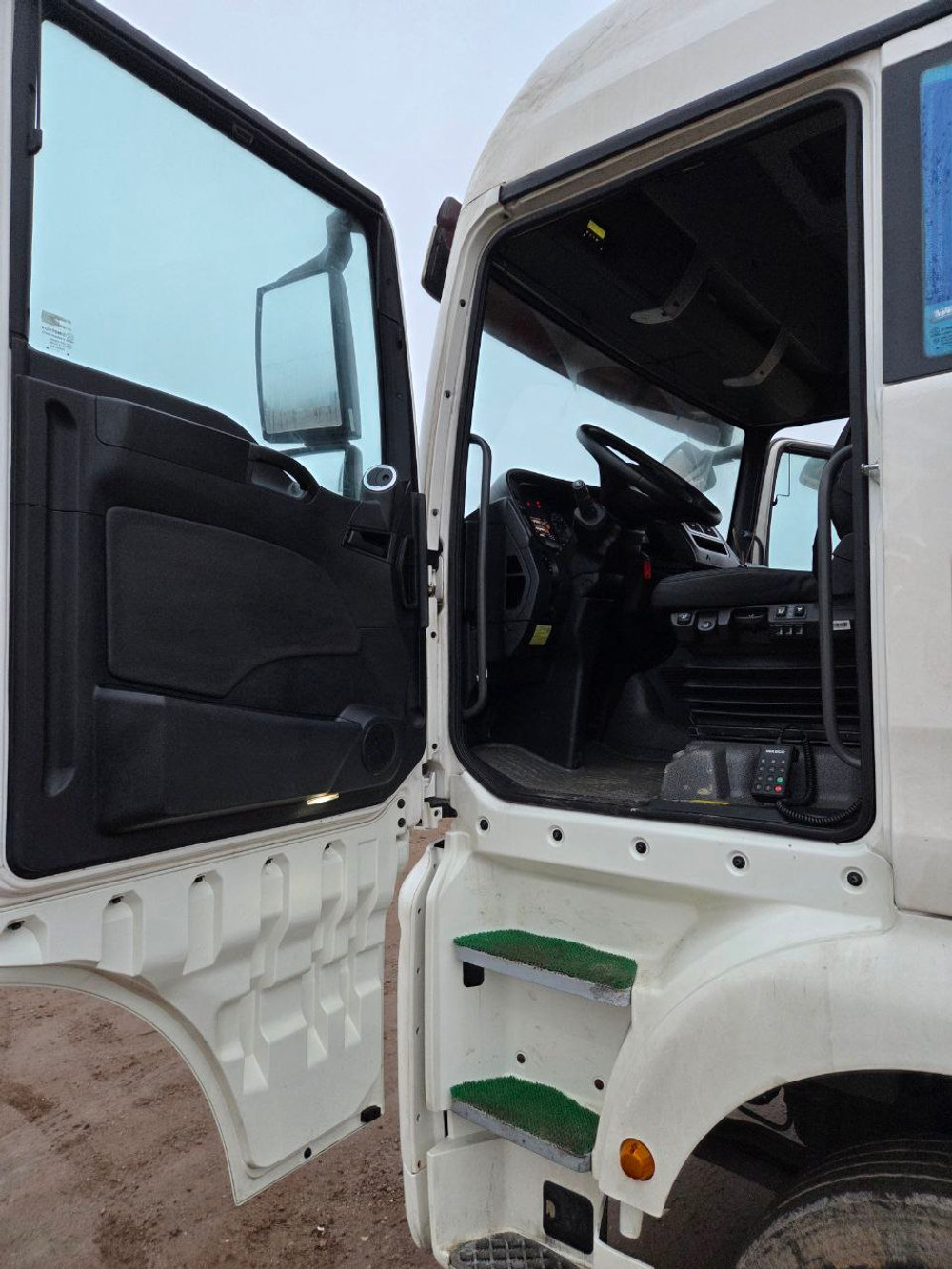 SITRAK C7H 4x2 Седельный тягач ZZ4186V391HE (Дизельный, 12,4 л, 480 л.с., AT)