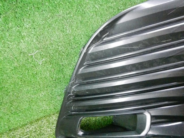 Решетка переднего бампера Toyota Camry xv70 17-21