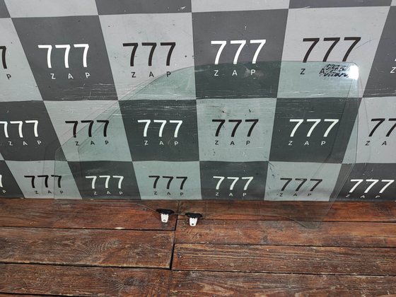 Стекло двери левой Suzuki Grand Vitara 2 (3 дв) Оригинал 8450264J00