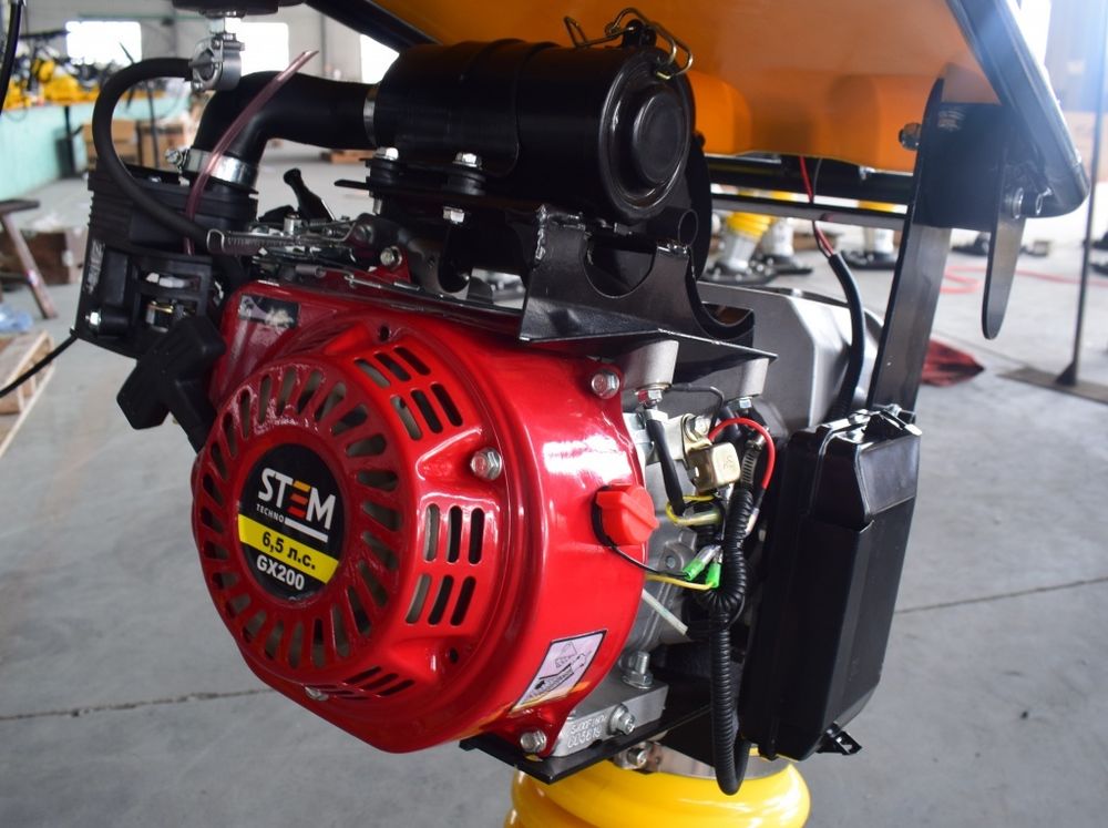 Вибротрамбовка бензиновая STEM Techno STR 82 - [75 кг / 12 кН / GX200]