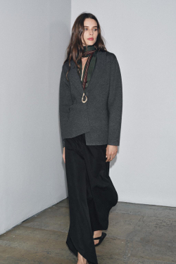 ZARA ТРИКОТАЖНЫЙ БЛЕЙЗЕР С БРОШЬЮ, СЕРЫЙ