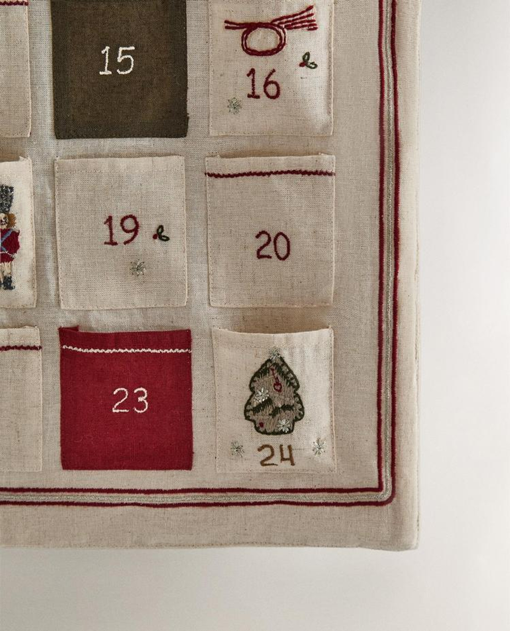 ZARA HOME РОЖДЕСТВЕНСКИЙ ВЫШИТЫЙ АДВЕНТ-КАЛЕНДАРЬ, РАЗНОЦВЕТНЫЙ