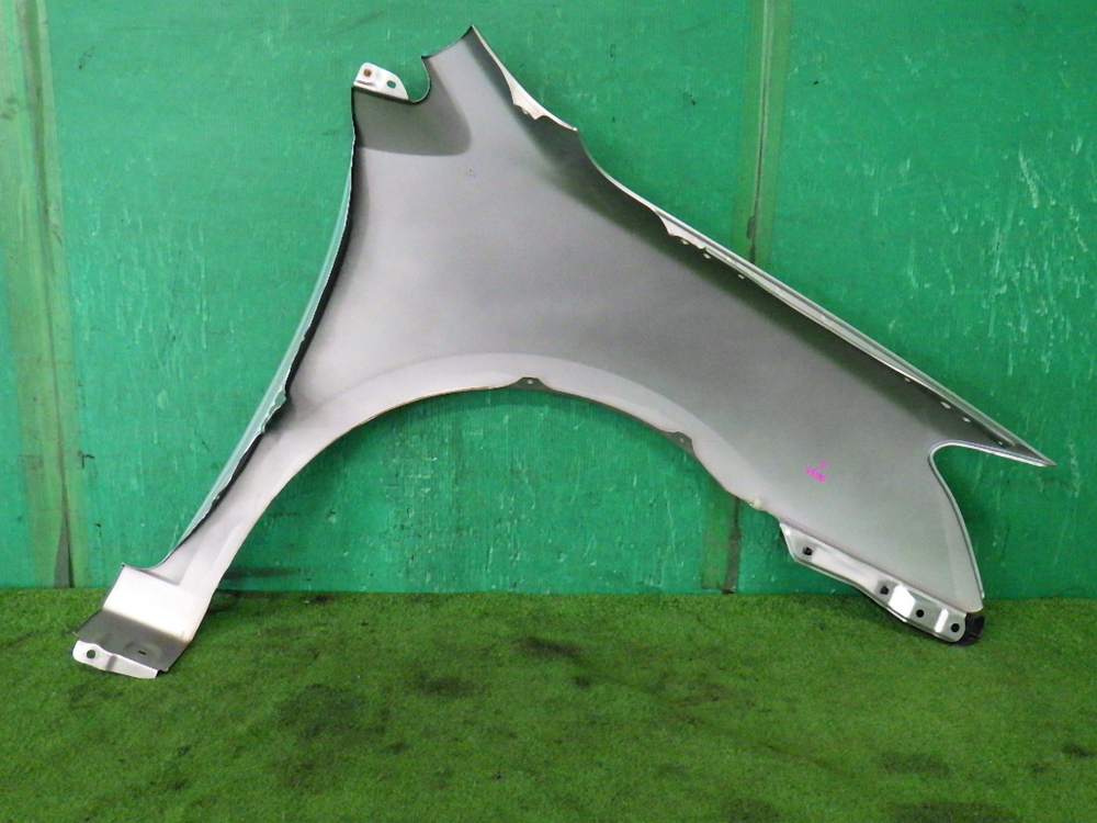 крыло переднее левое Toyota Premio NZT260 крепление+