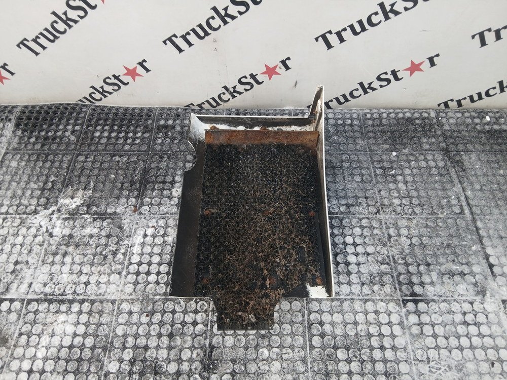 Крыло переднее левое задняя часть