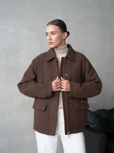 Шоколадная куртка с меховым воротником