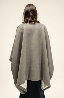 Лаконичное пальто свободного кроя