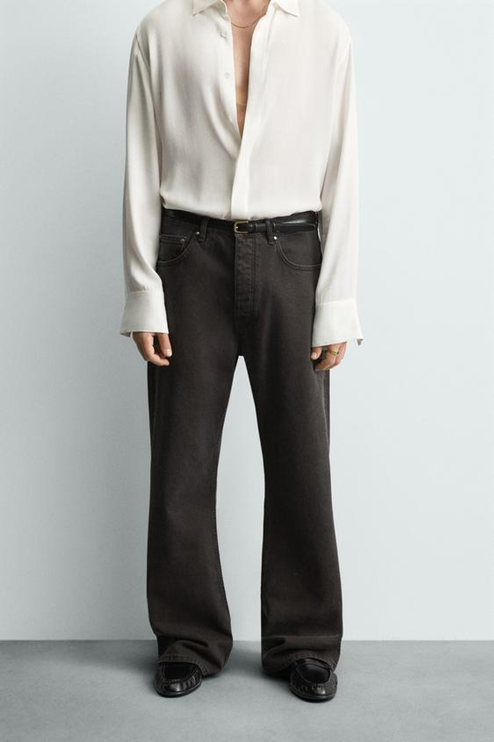 ZARA ДЖИНСЫ FLARED С ВОЩЕНЫМ ПОКРЫТИЕМ, КОРИЧНЕВЫЙ