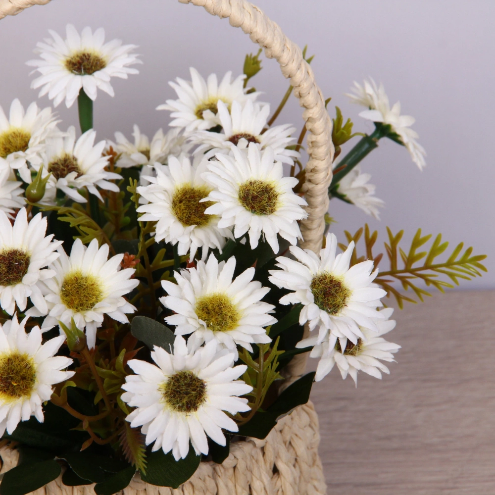 Цветочная композиция «Весенняя мелодия» 13*26см в корзинке белые ромашки