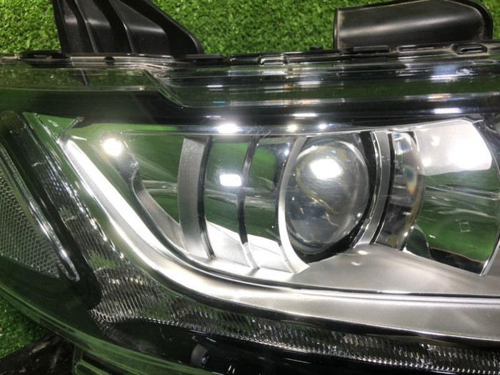 Фара правая Mitsubishi Outlander 3 (2015-н.в.) галоген