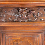 Буфет с рыцарской тематикой в стиле Генриха II