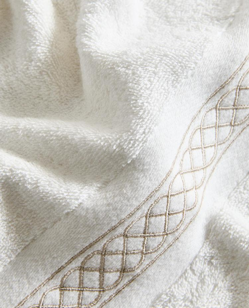 ZARA HOME БАННОЕ ПОЛОТЕНЦЕ С ВОЛНИСТОЙ КАЙМОЙ, ЗОЛОТОЙ