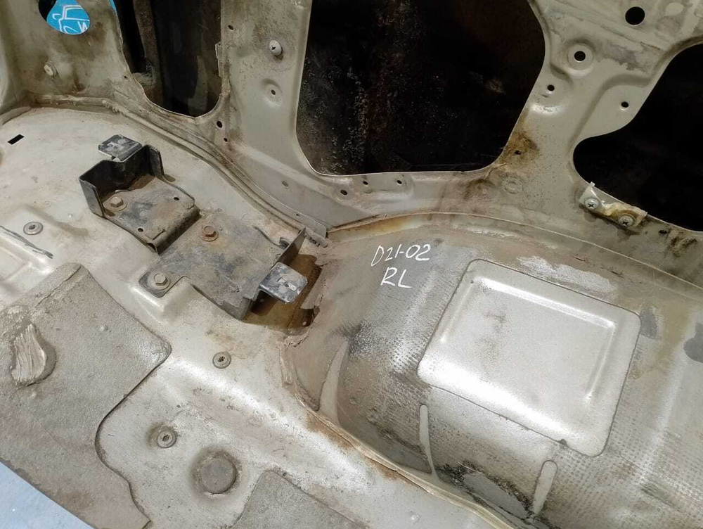 Крыло заднее левое NISSAN TERRANO 1992