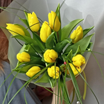 Букет из желтых тюльпанов с берграссом 11 шт