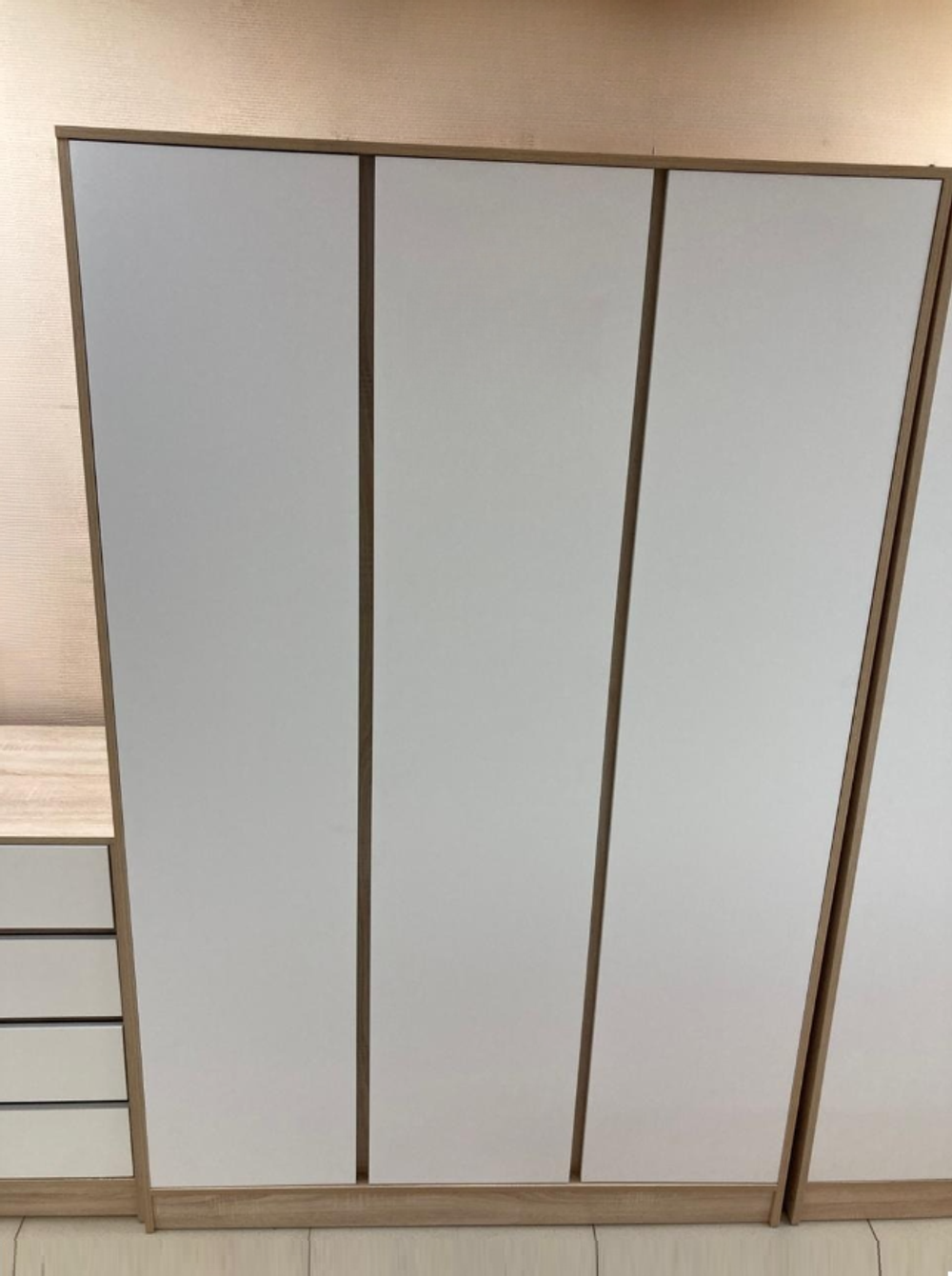 Шкаф 3-х дверный Бруно ЛДСП дуб сонома/белый